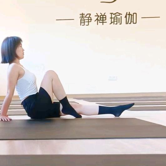 静禅瑜伽玲玲老师