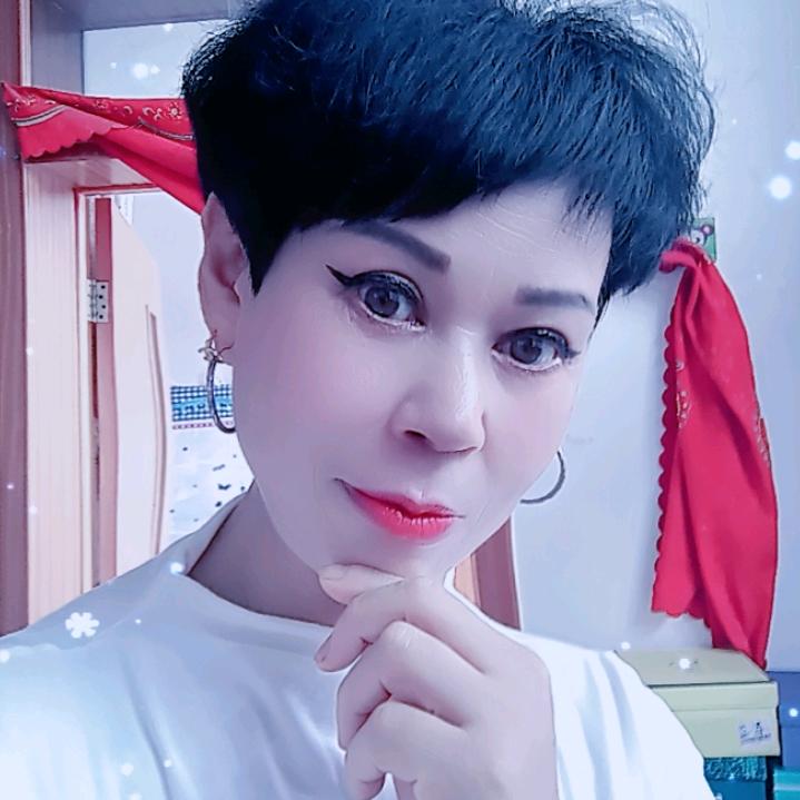 坐看云卷云舒，静听花开花落