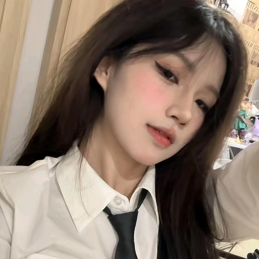 欣.