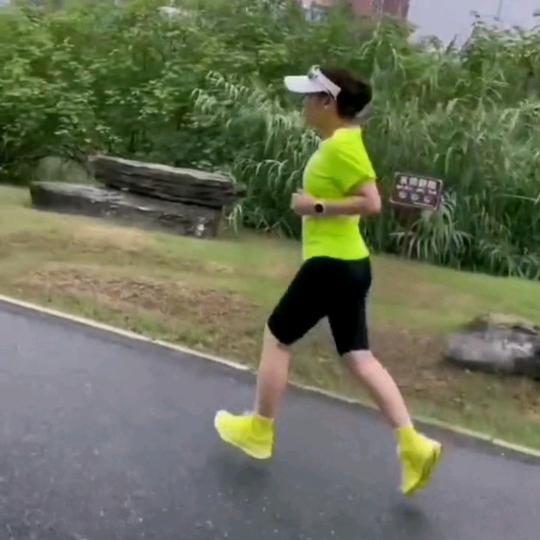 程紫爱跑步