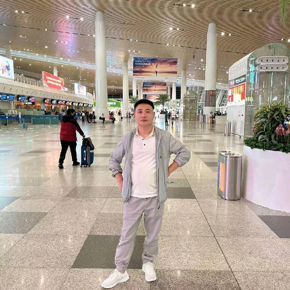 《阔步钱行》