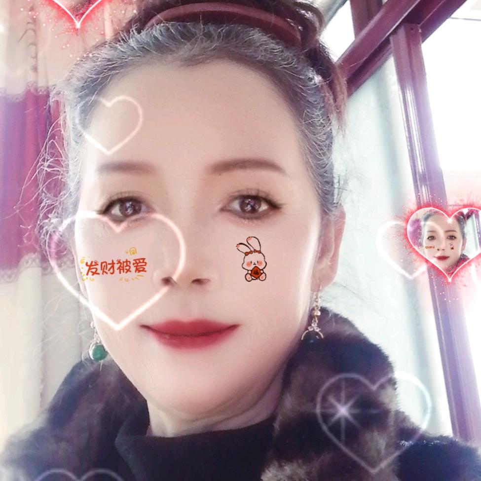 蓝天白云。