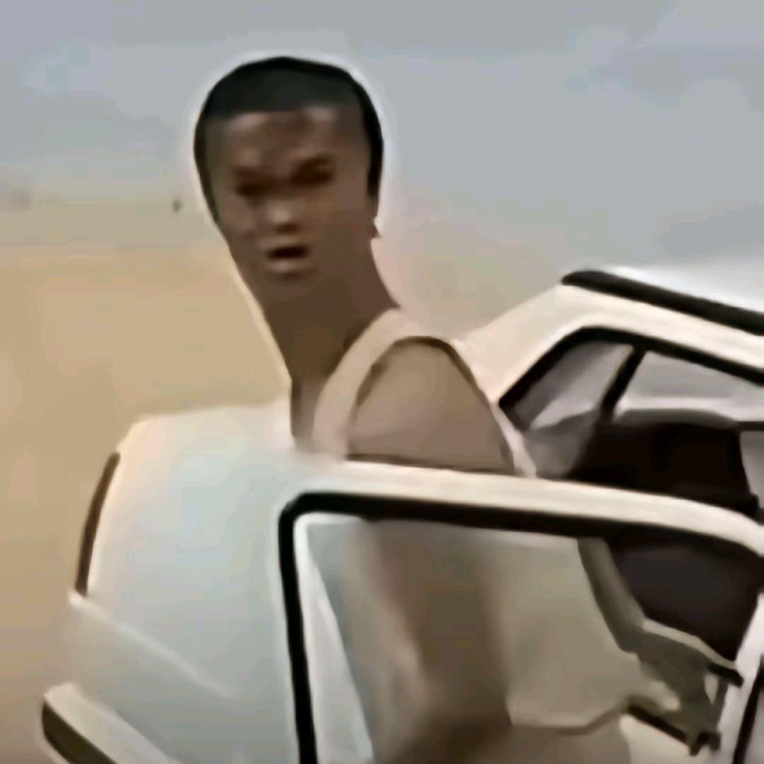 ，