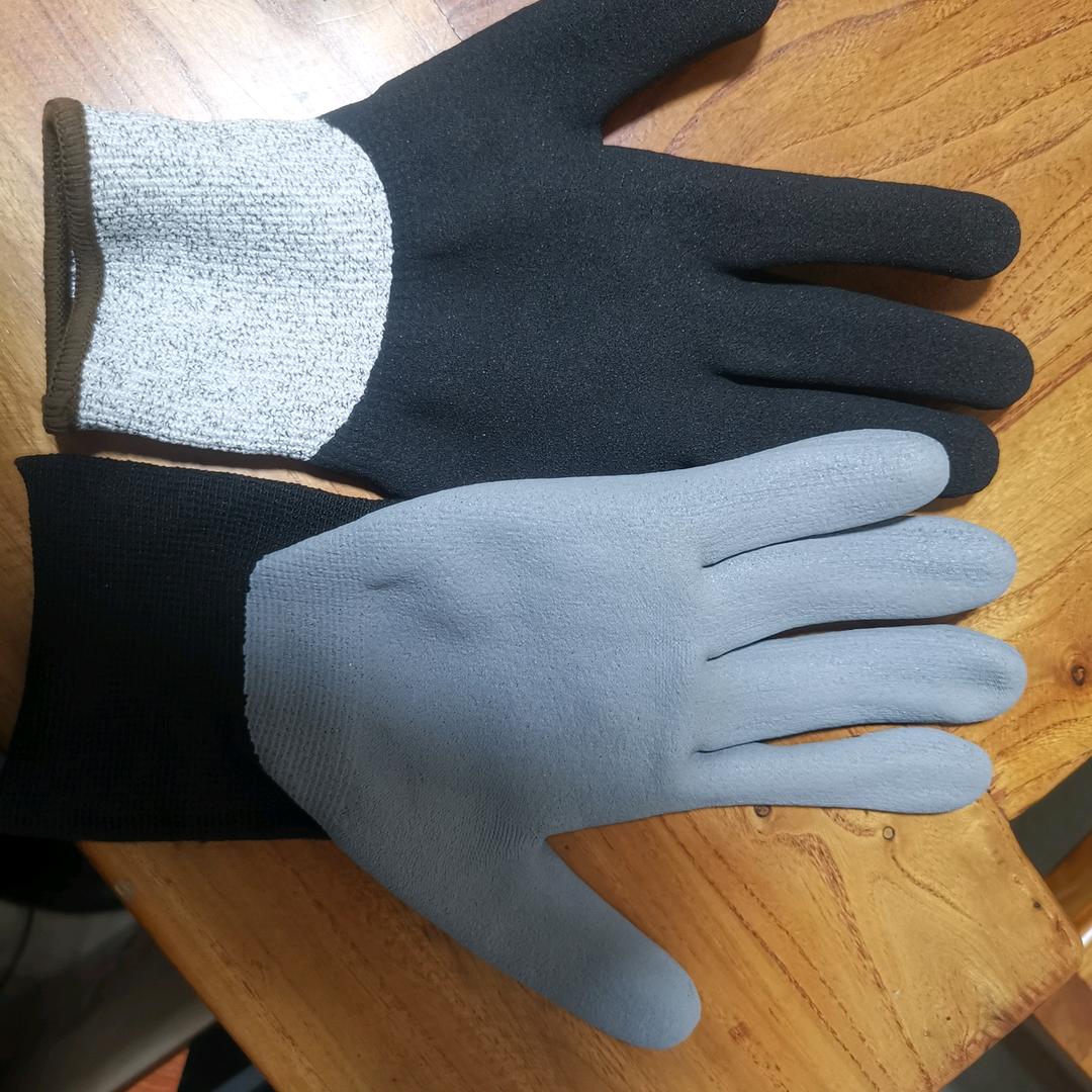 机器人做磨砂.超细发泡手套