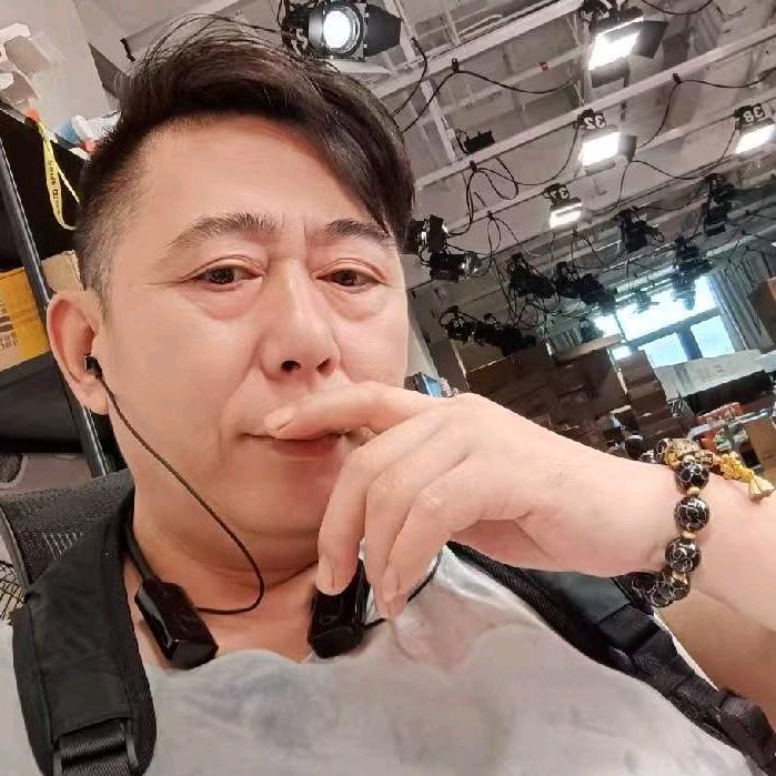 哥武与伦比头像