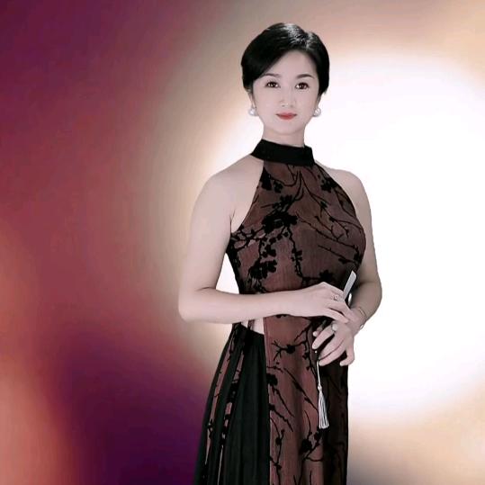 爱笑的颜小妞
