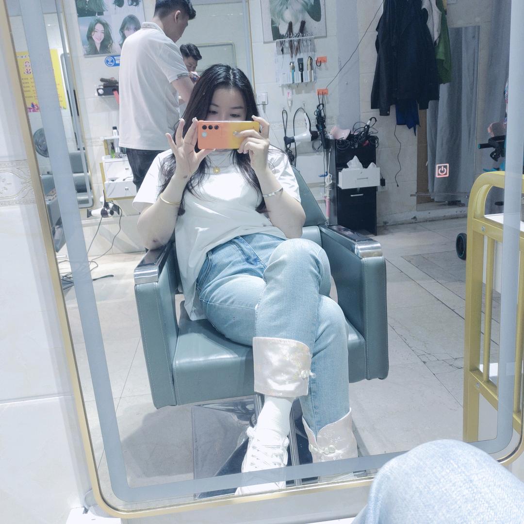 云里藏有甜.