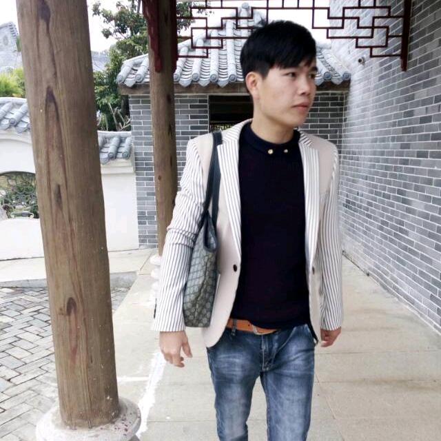 装修冲筋找平刮腻子刷乳胶漆