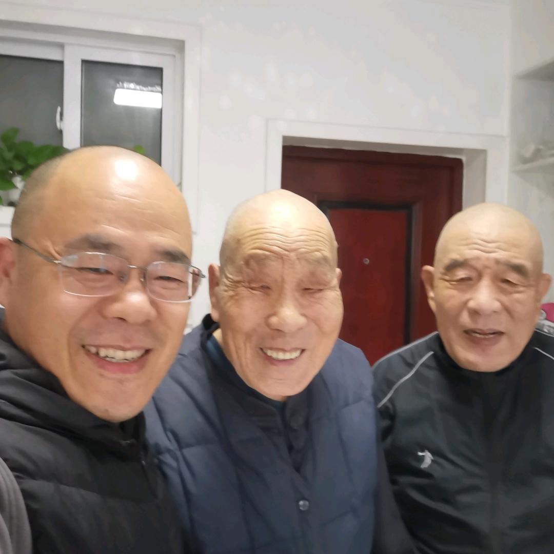 临淄区雪宫国光服饰商店