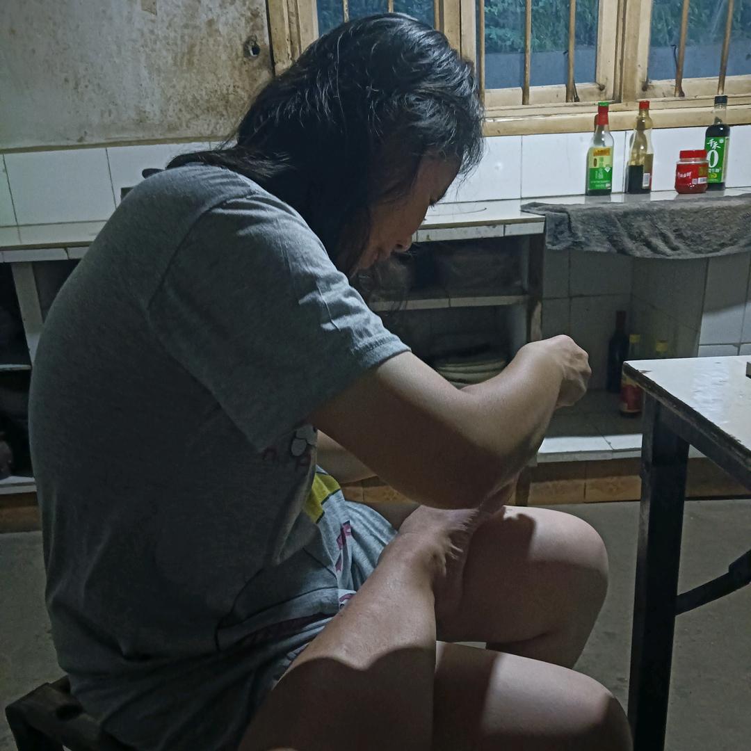 老言 盘龙世纪城，工程部。