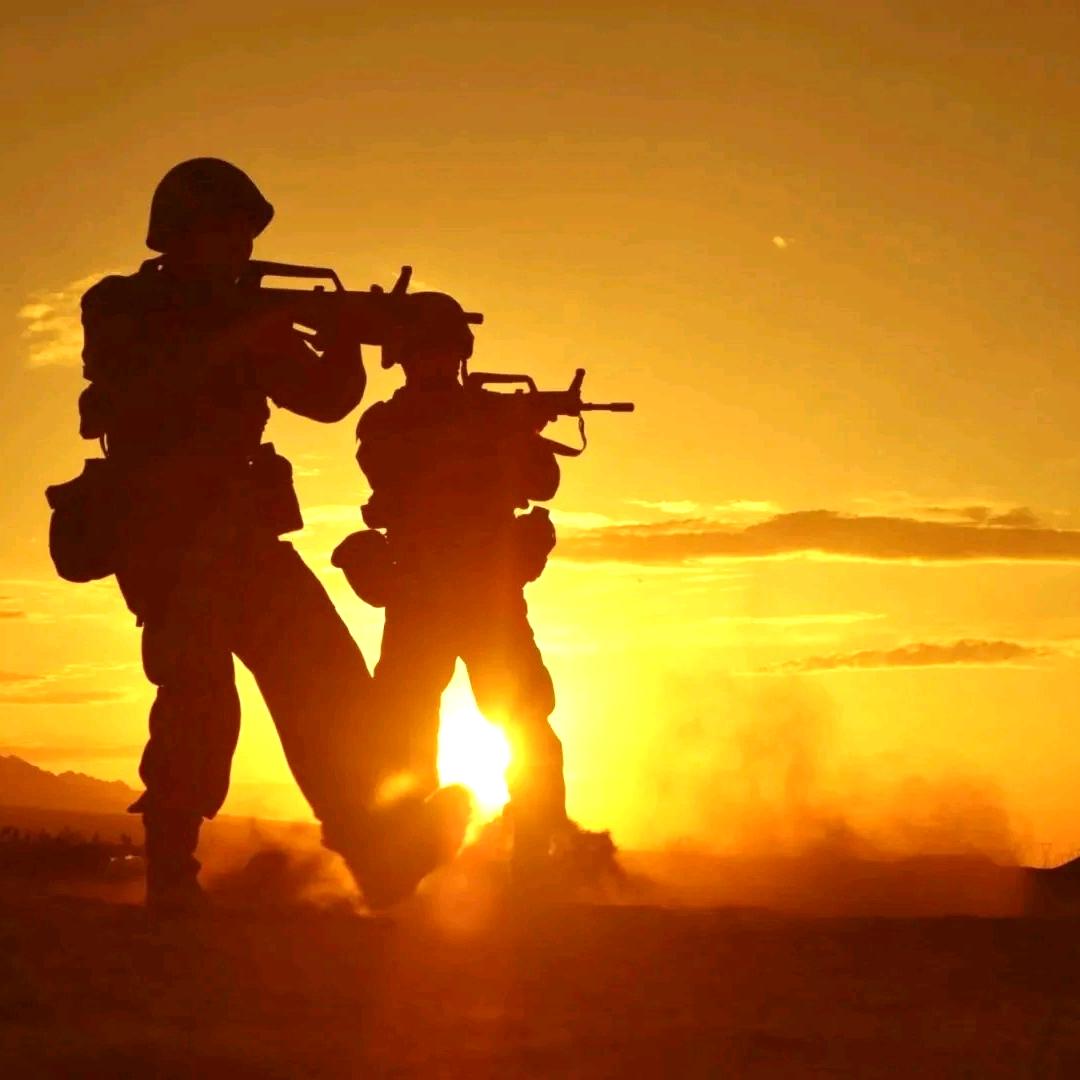 夕阳下的迷彩🇨🇳