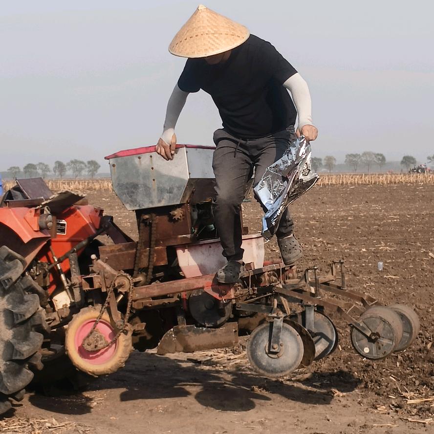 回村务农的小刘