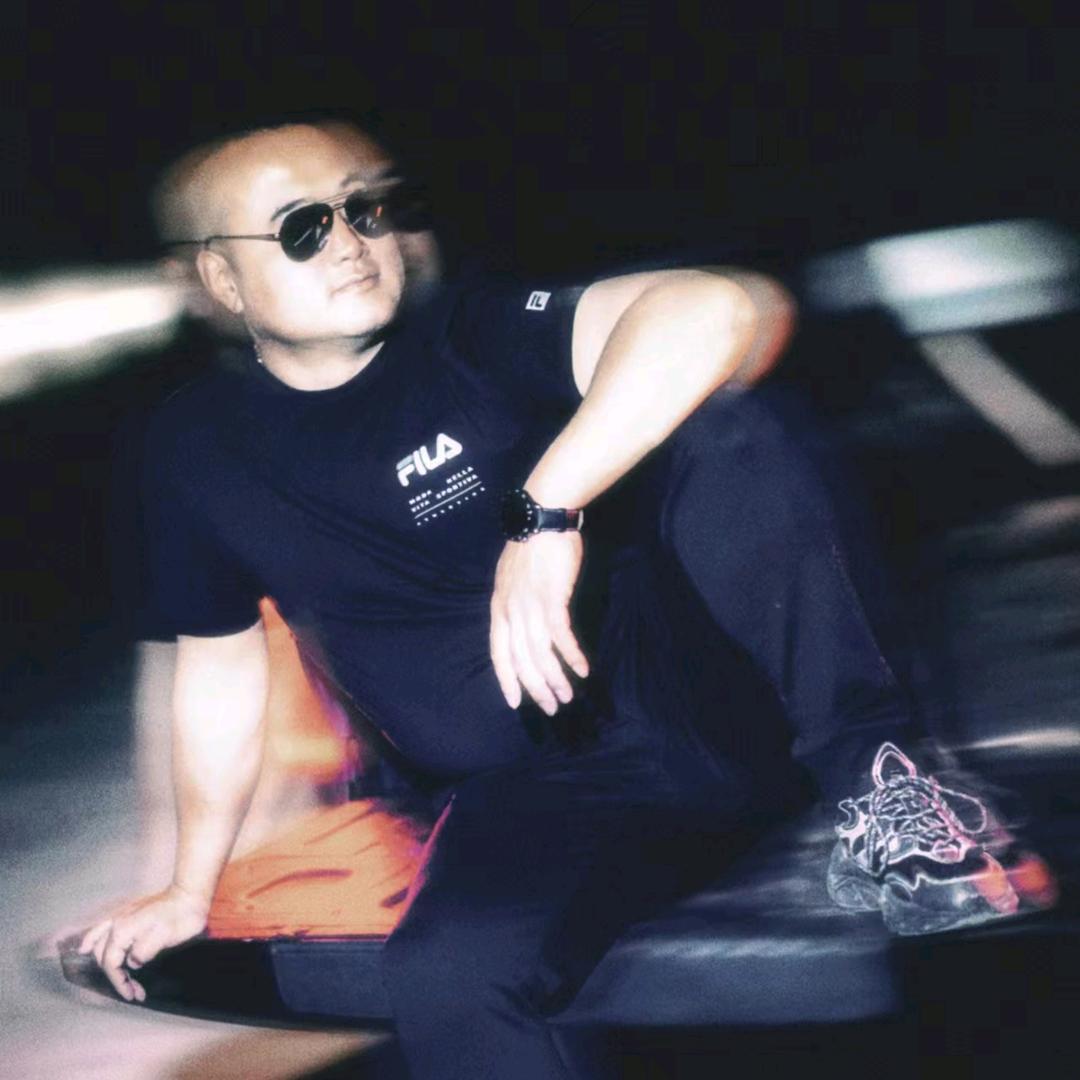 @低调@