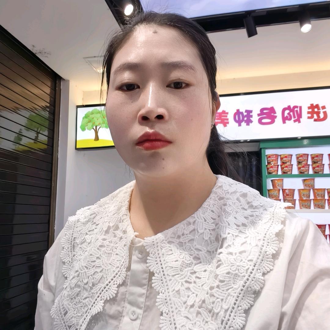火隆果仓储式水果店芬姐
