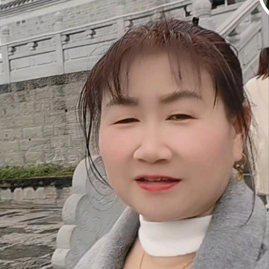 我是陈三姐每天8:点半开播！