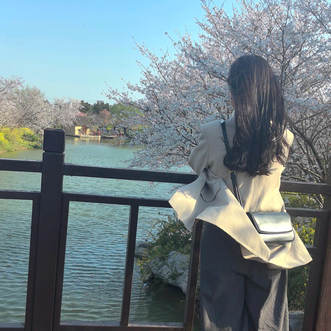 严琼