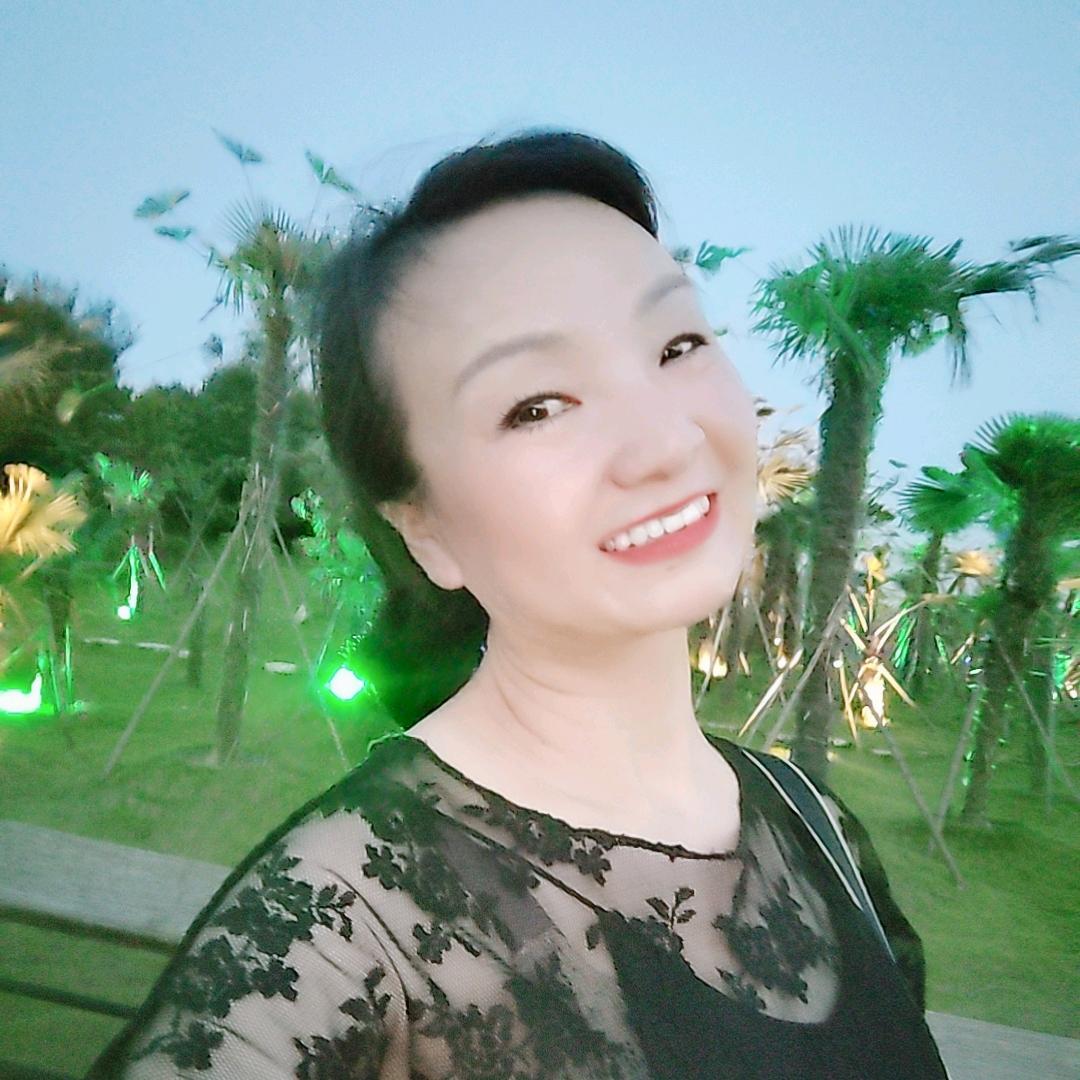 果唯伊罗山店卖水果小姐姐🍓（拒绝连赞）