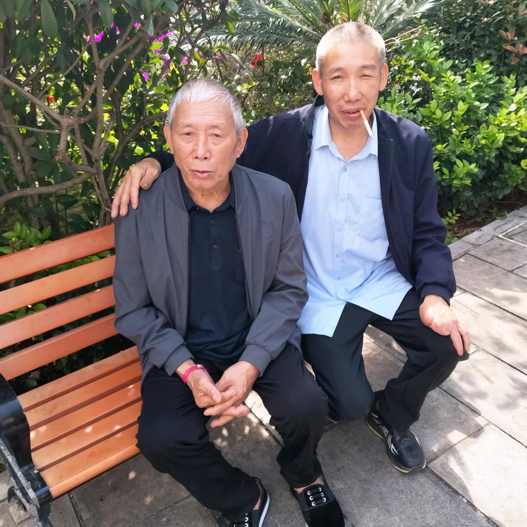 快乐的一家人
