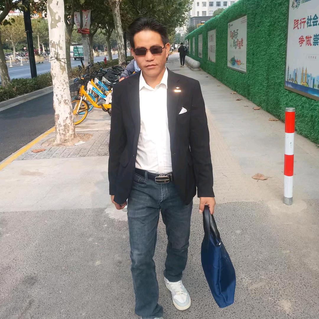 爱在心里口难开