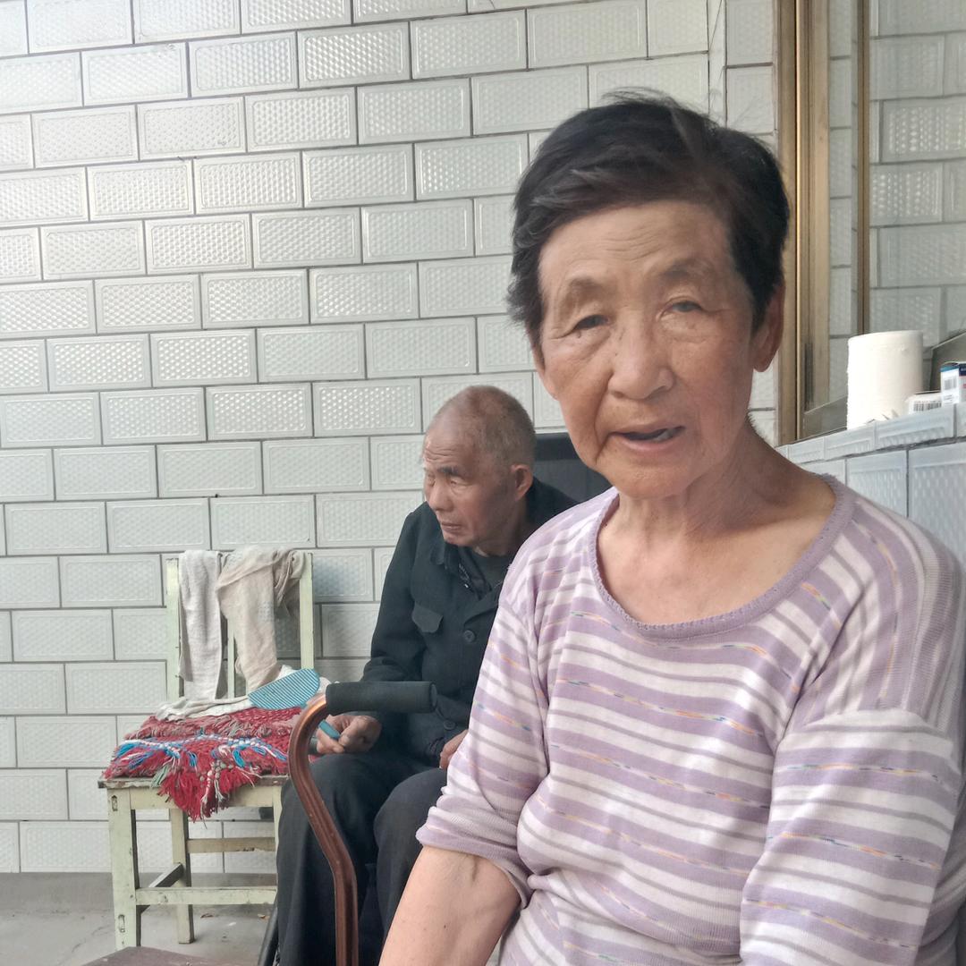 撕纸奶奶