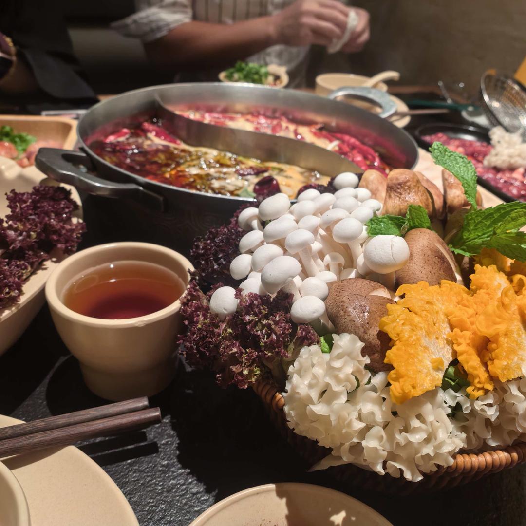 云瑶里酸汤鲜牛肉火锅