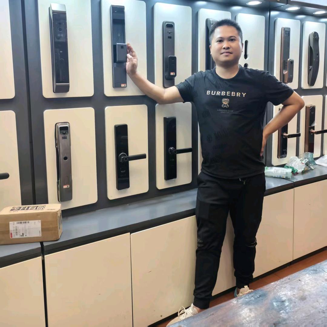 开锁换锁装指纹锁  小刘