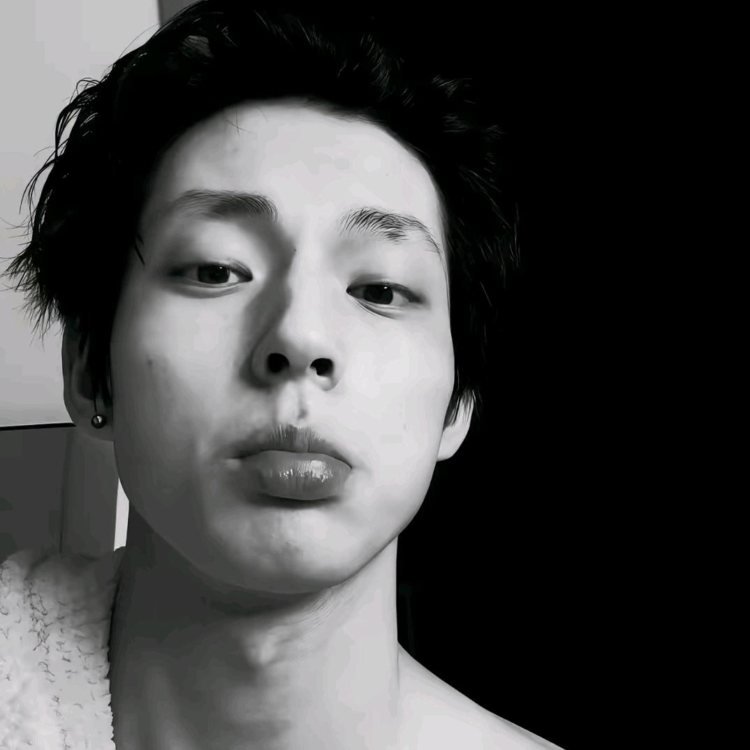 双腿走瘸的负债刚硬男