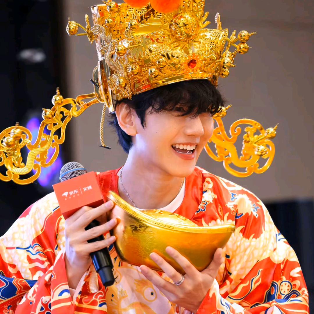 不知名黄色旅行者