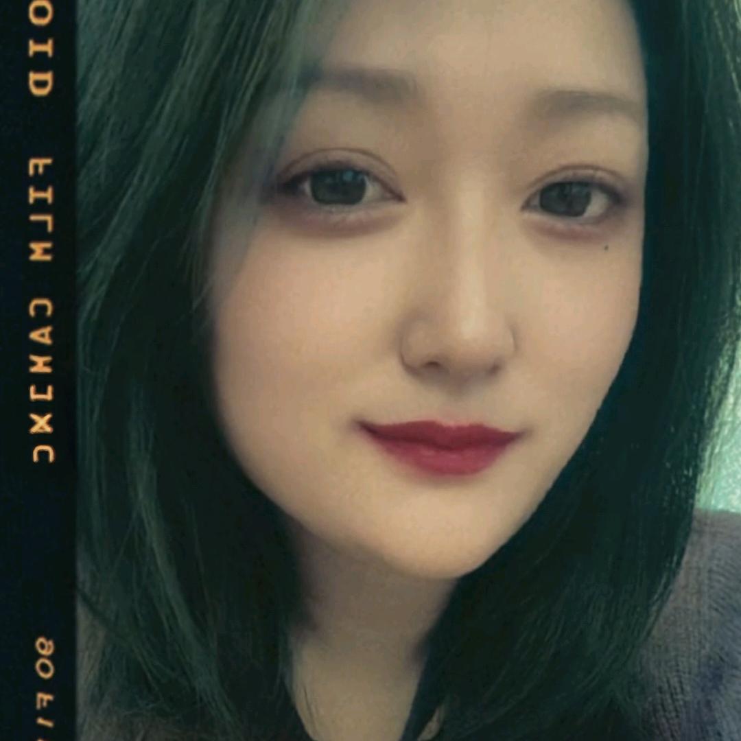 骑仿赛的那女的