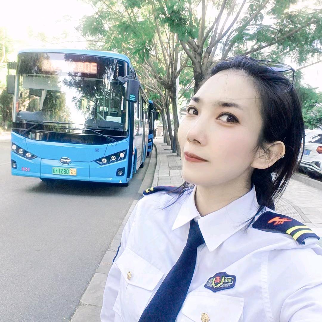 公交司机阿芳