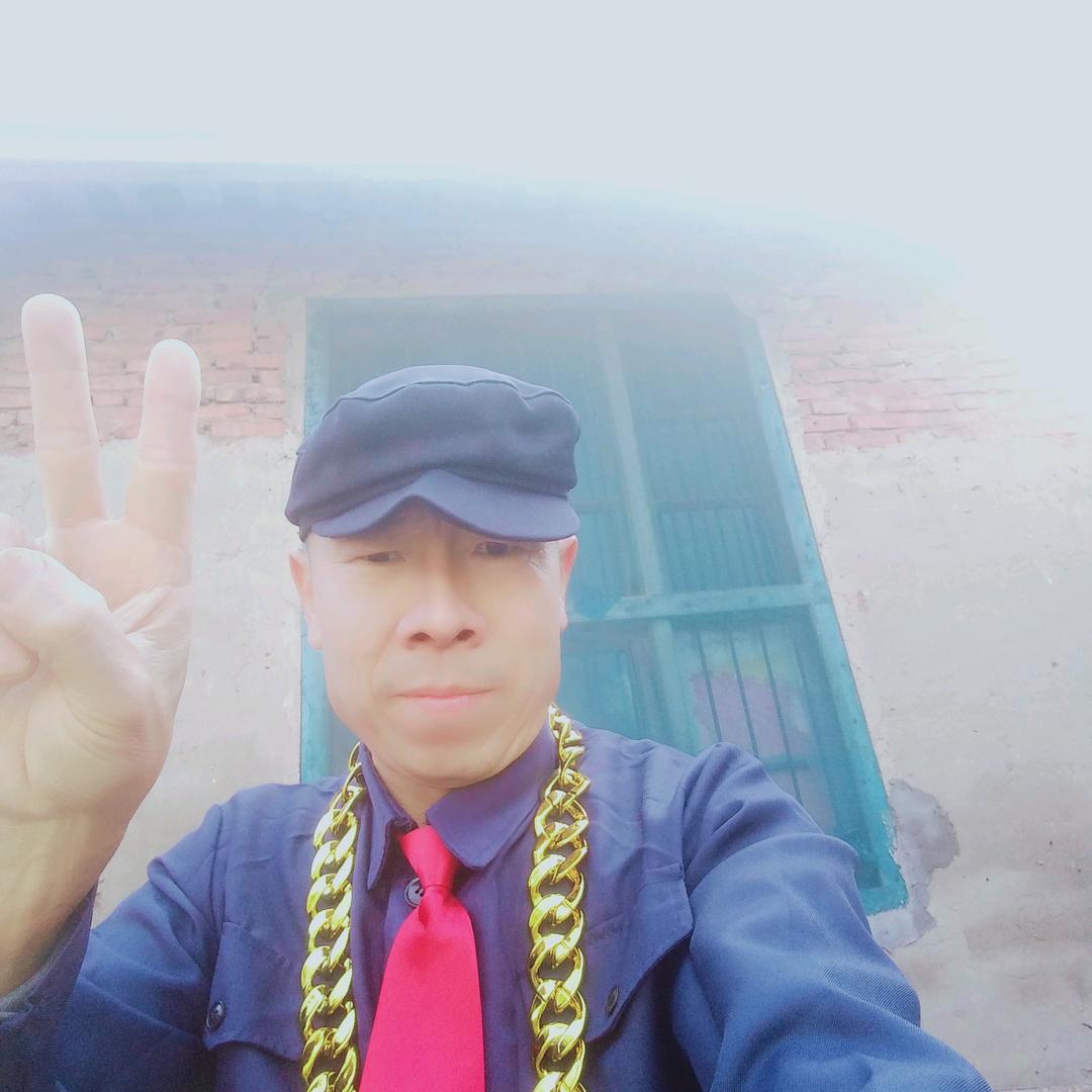 开开心心的乡里牙子