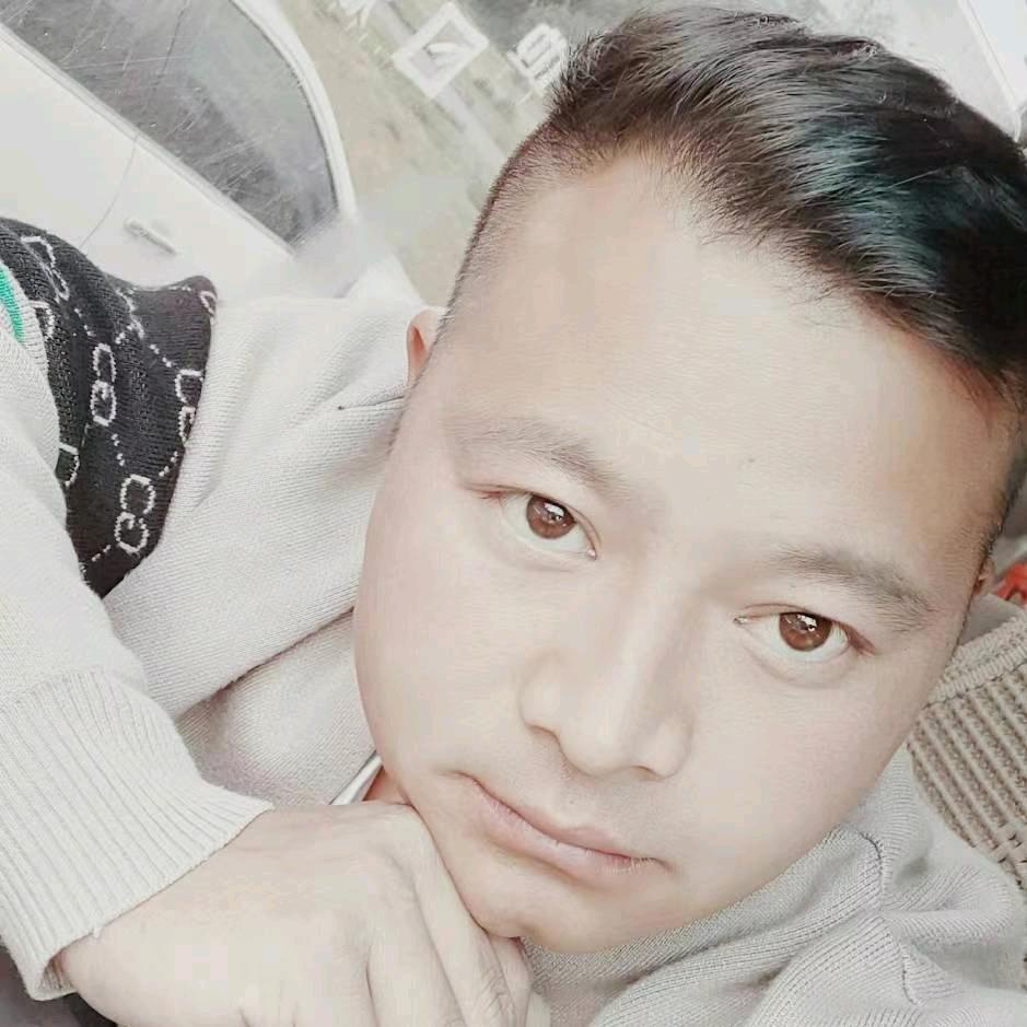 雄鹰翱翔