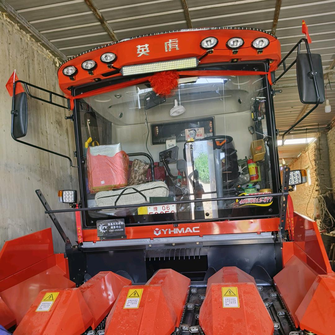 河南省玉米小麦收割机跨区作业 小赵