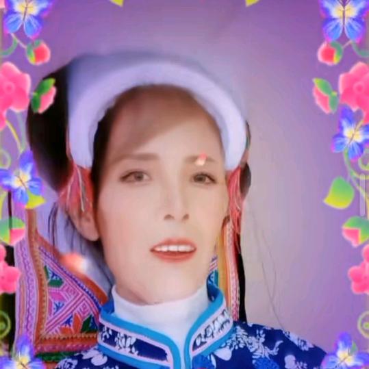 伍英