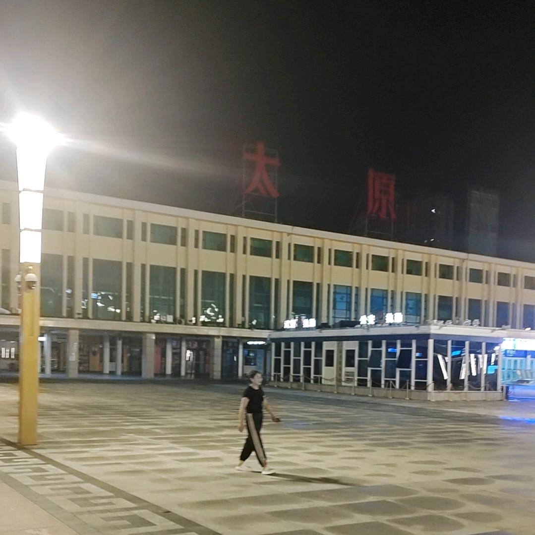 蒙   恩。