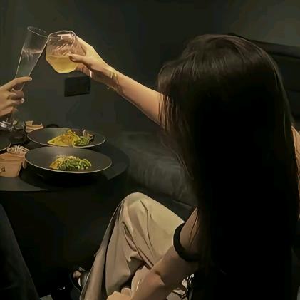 ；