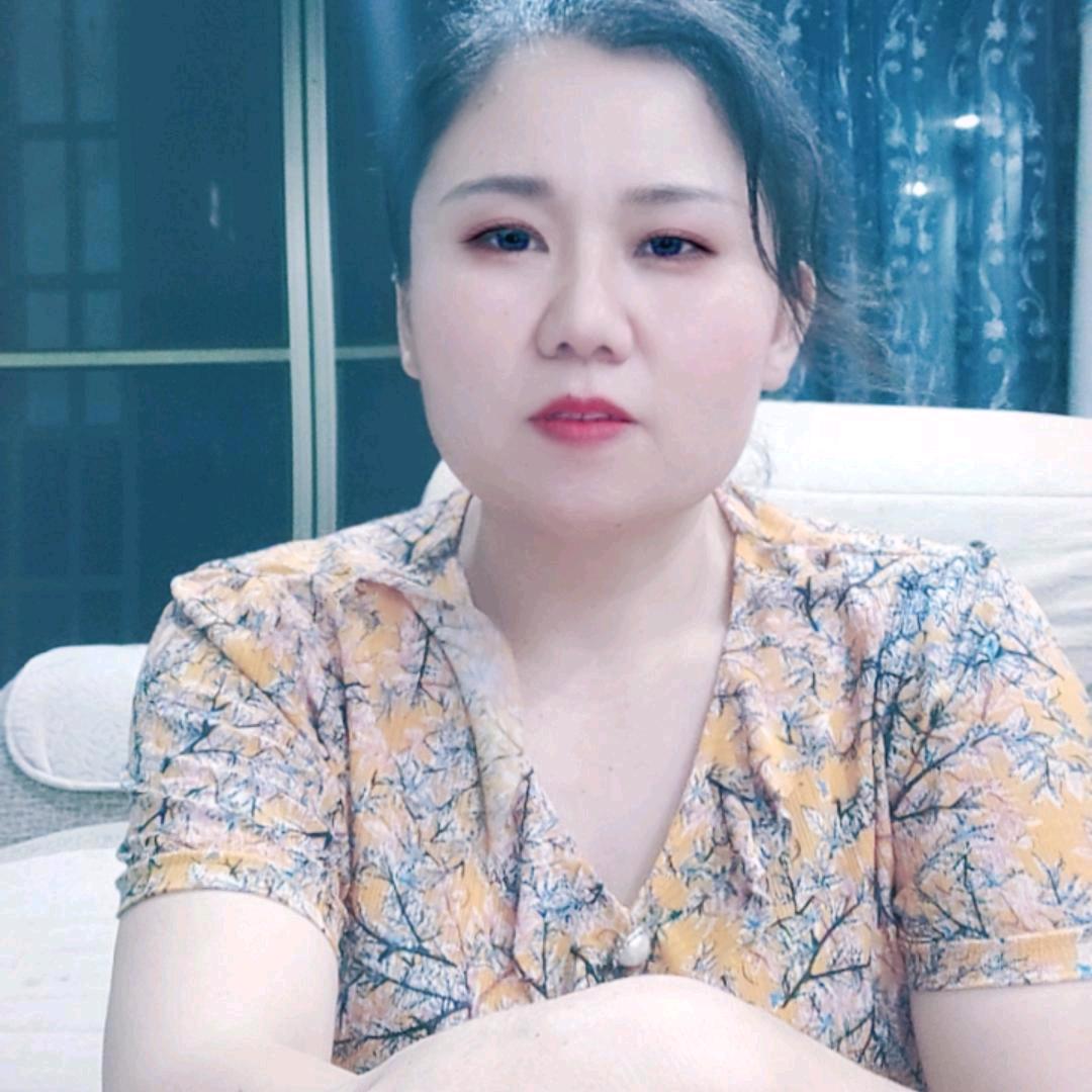 霞姐 (正在打怪兽 )
