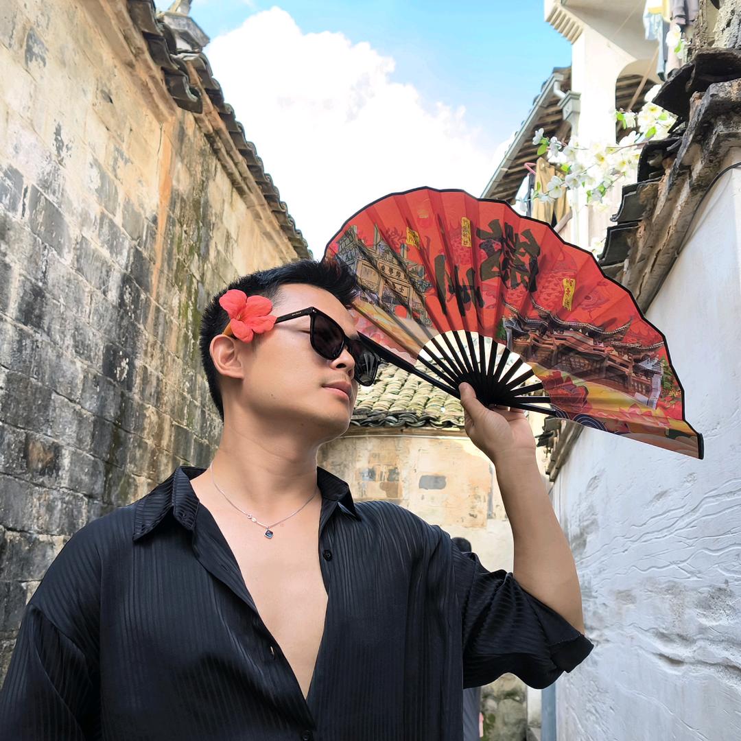 带墨镜的渣渣😎