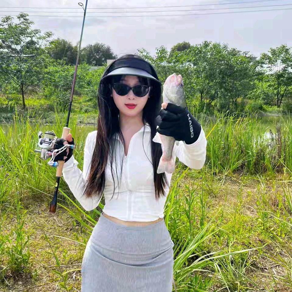 阿霞爱钓鱼