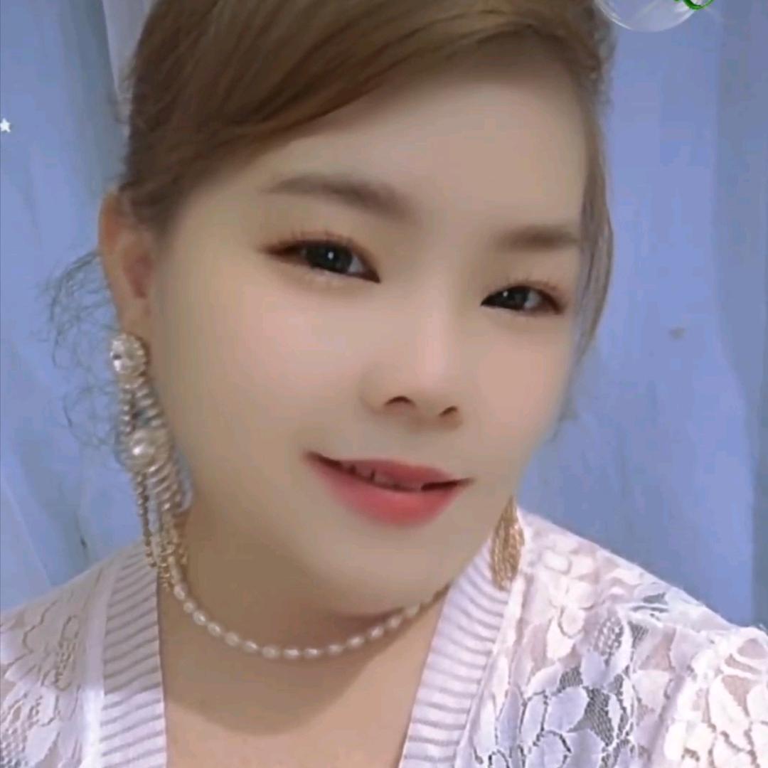 大美女 开心 🌹🌹🎉🍎