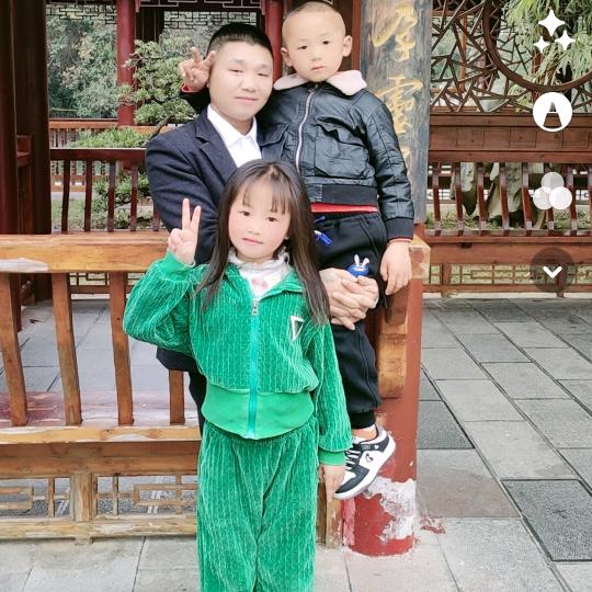 一个爸养九个娃