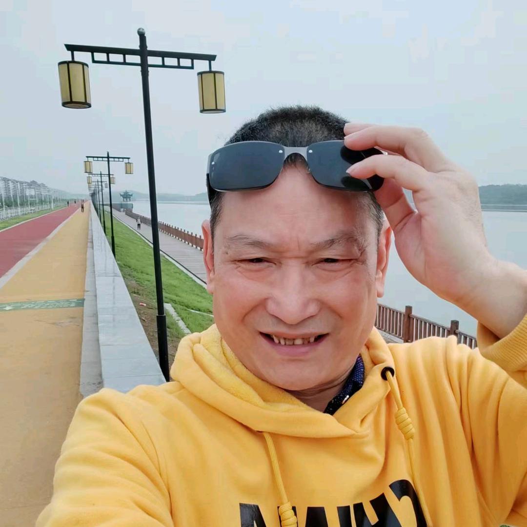 （黄）兴兴