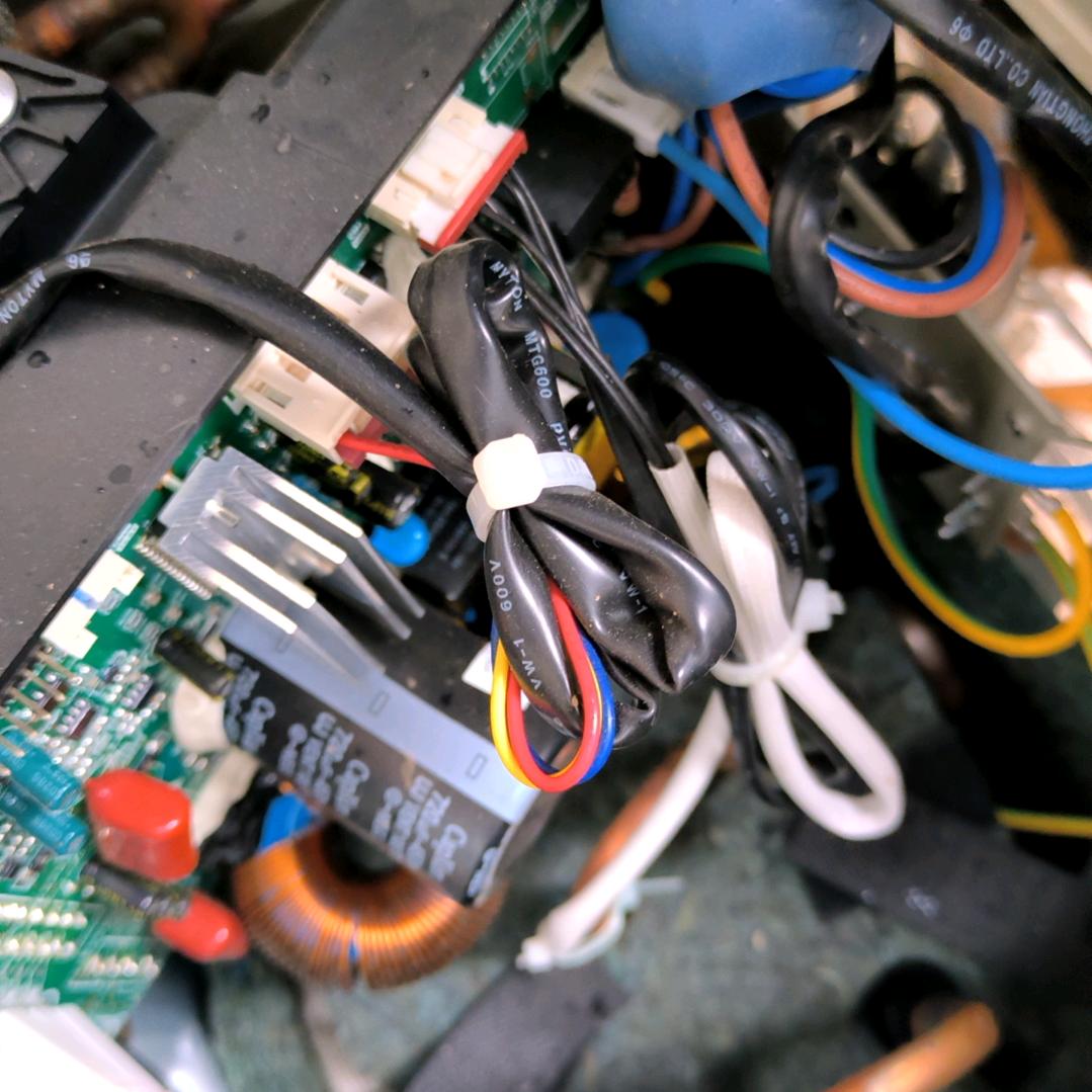 桥上美女看大爷