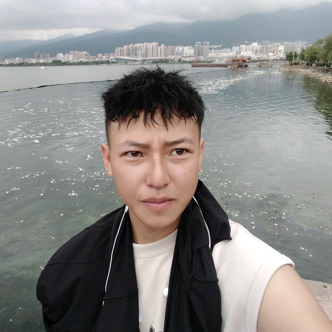 会开挖机的朱老师