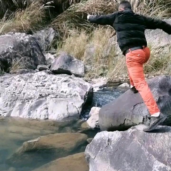 章法師，单身