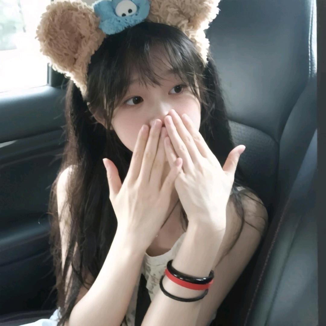 子梨(៸៸᳐⦁⩊⦁៸៸᳐ )੭