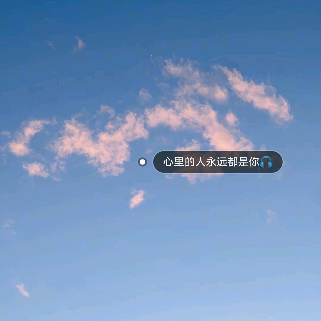 笑起来很干净。