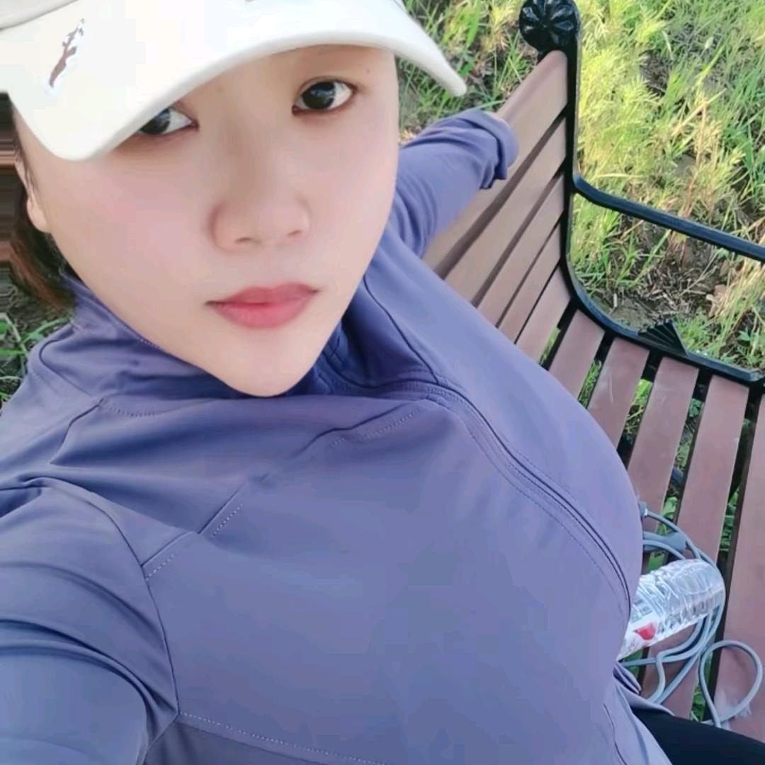 （爱健身的美娜）
