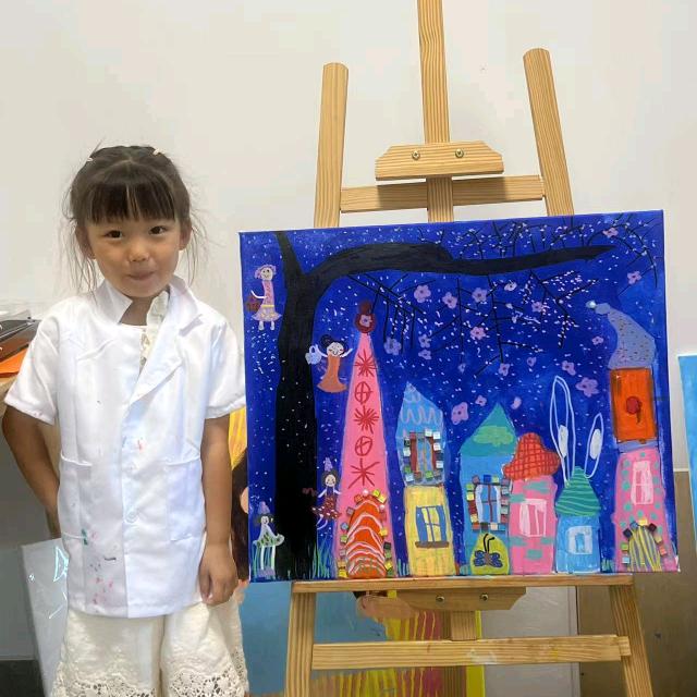 小鱼儿爱画画
