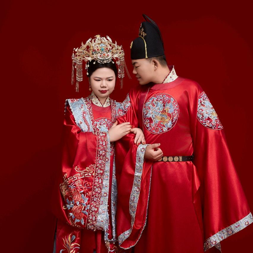 月龙夫妇  网红气球